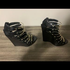 Steve Madden,8.5, never worn sexy wedge heel. Gold straps